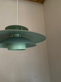 Fin grøn loftlampe