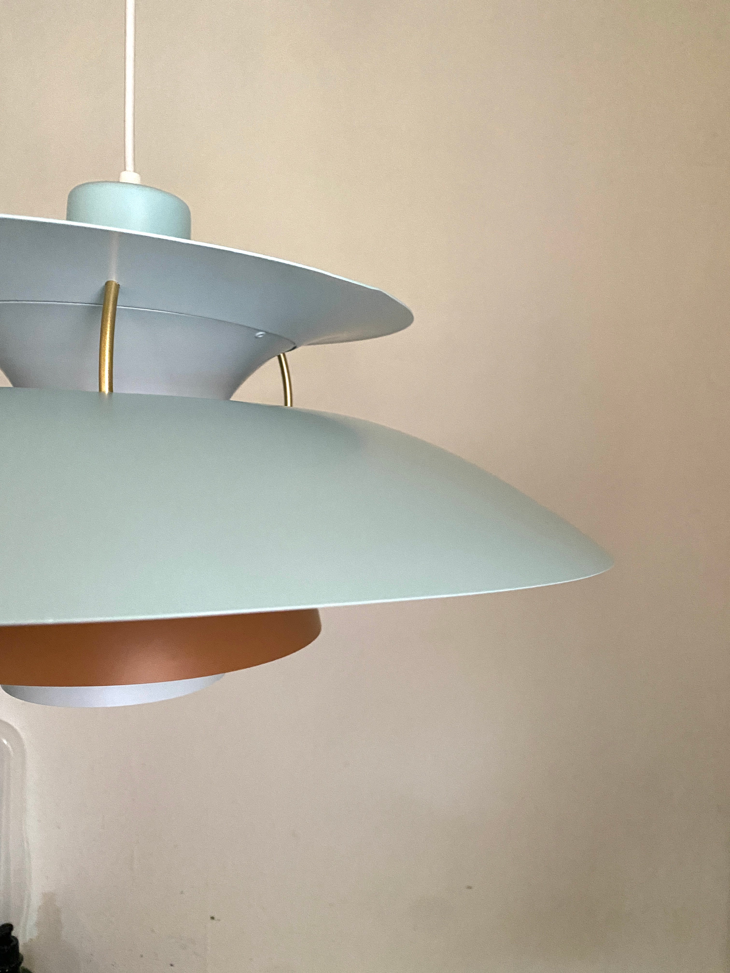 PH5 lampe i lyseblå og brun