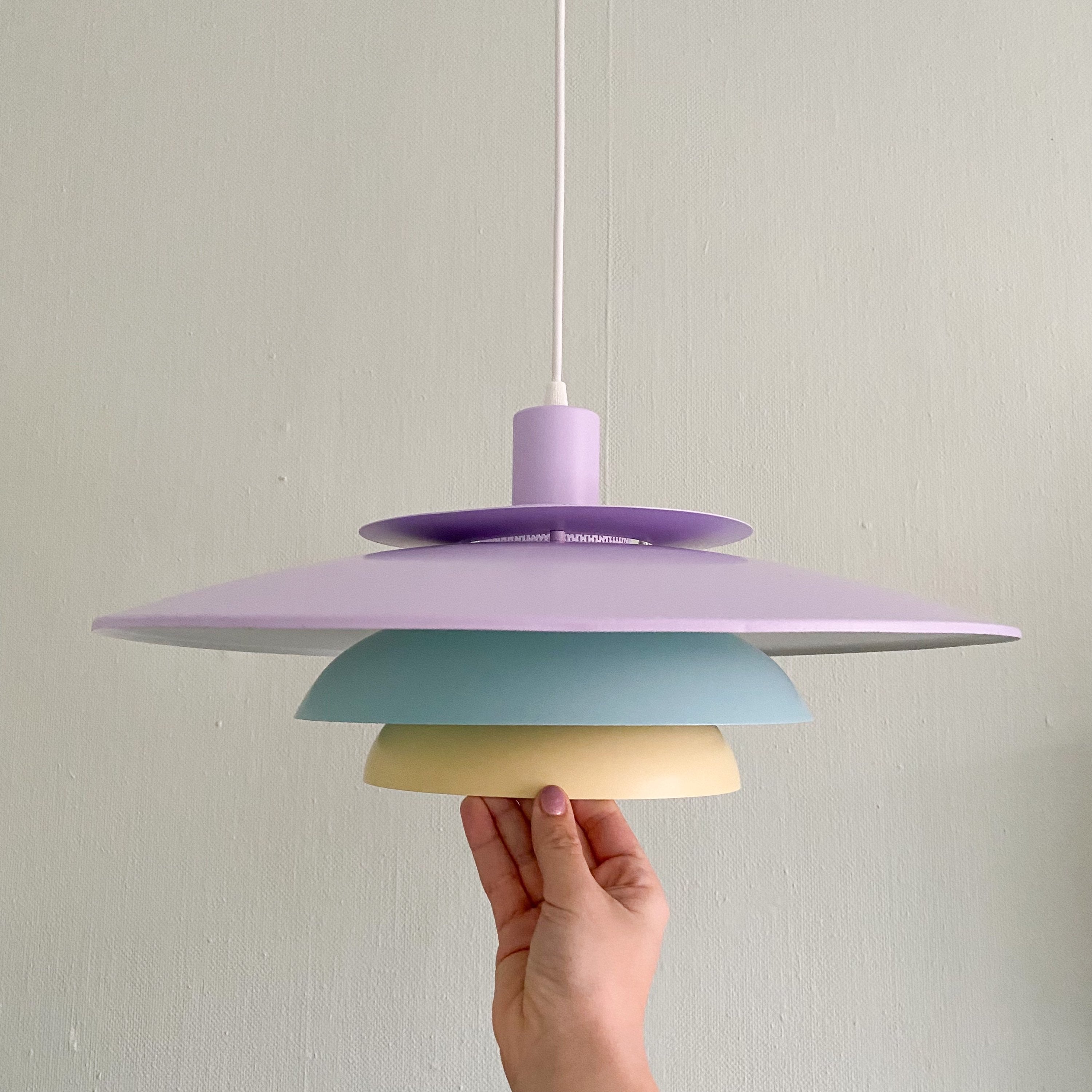 Trefarvet lampe