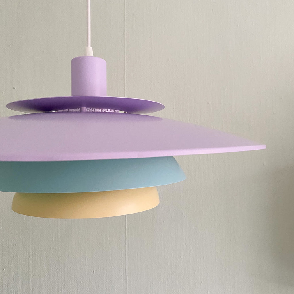 Trefarvet lampe
